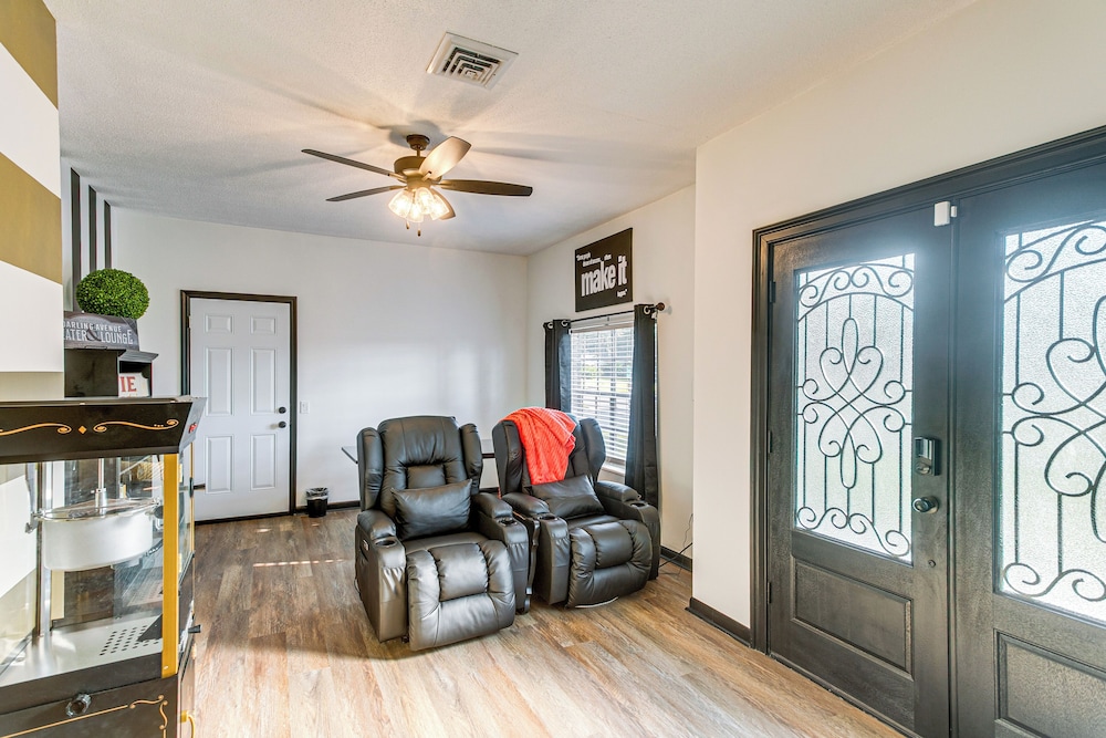 Close to Hospital & Dtwn! Quiet Waycross Home