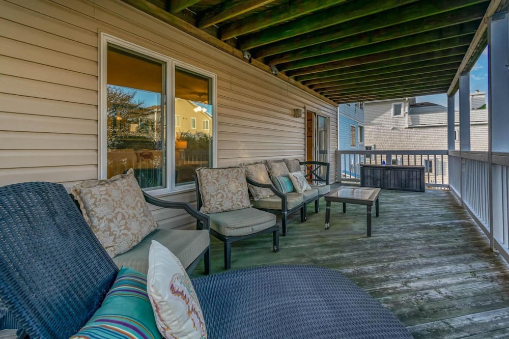 Sea La Vie Large and Updated Within Walking Distance to the Beach view 4