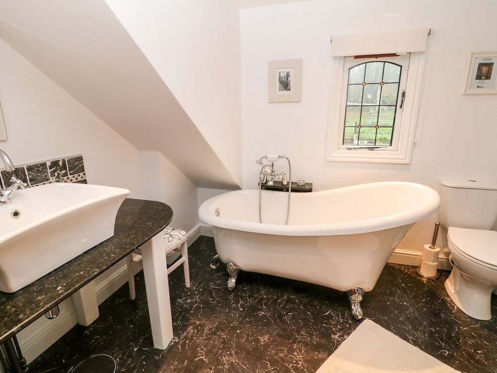 Bent Chapel Cottage view 2