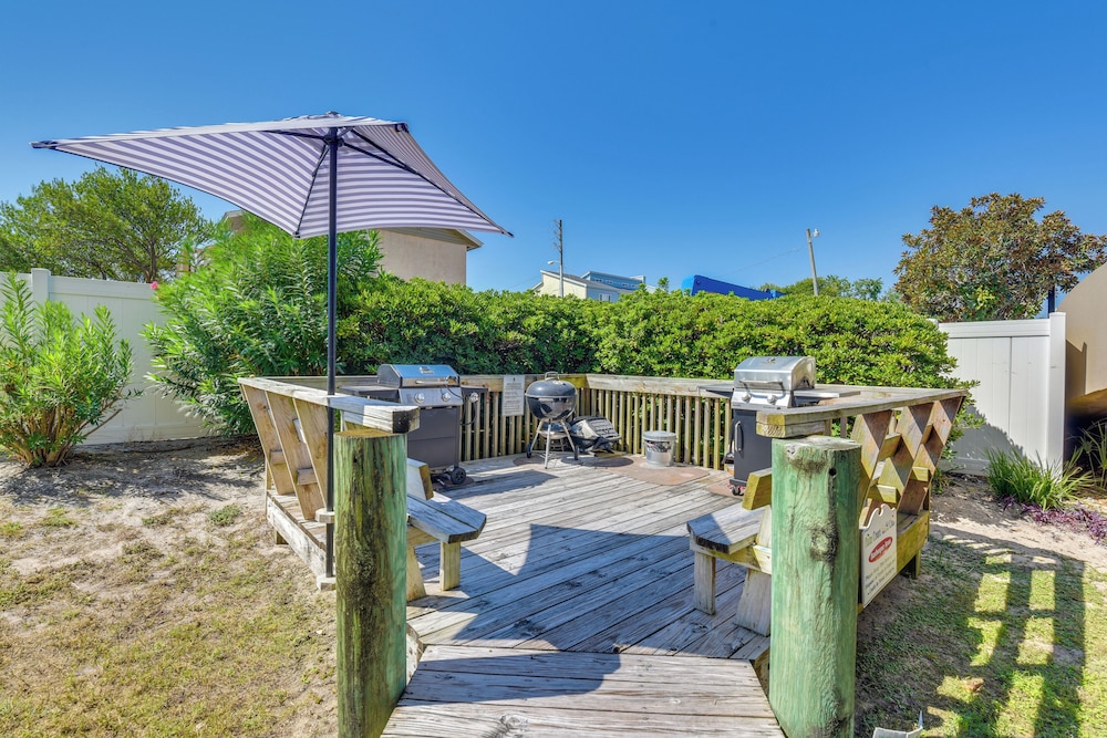 Walk to Sand! Modern Okaloosa Island Condo