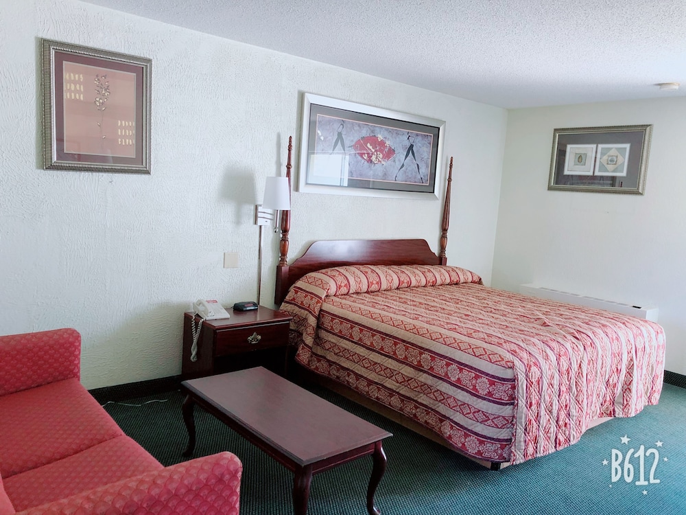 Staunton Vacations - Hometown  Inn - Property Image 12