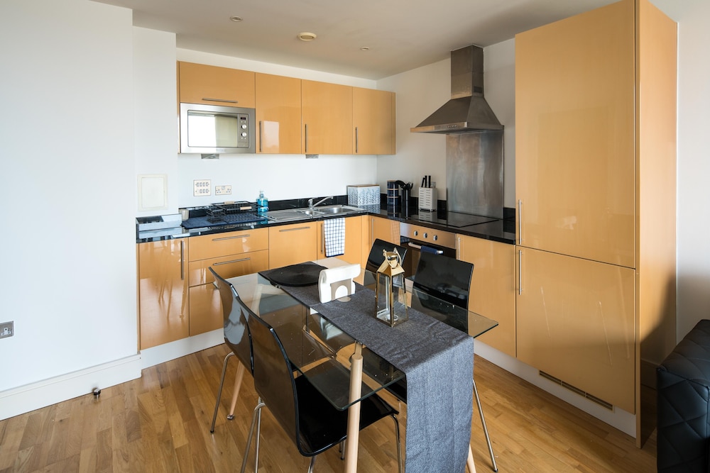 Immaculate 1-bed 1-bath Apartment in London Area