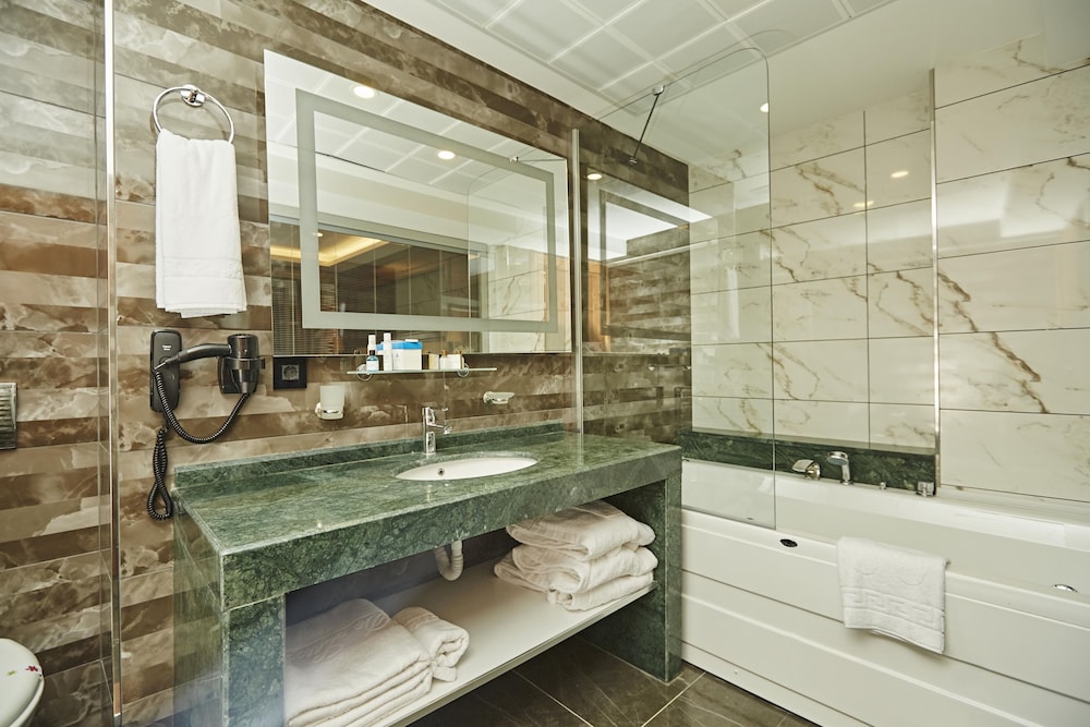 Ilkbal Deluxe Otel & Spa - Image 34