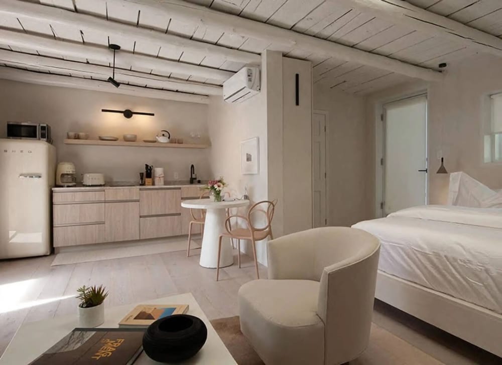 Palace Modern Residences at the Railyard