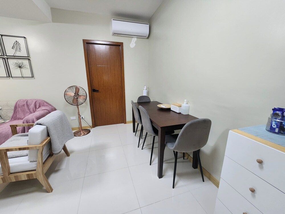 Cozy 1BR Condo in Mandaluyong City With City Skyline View