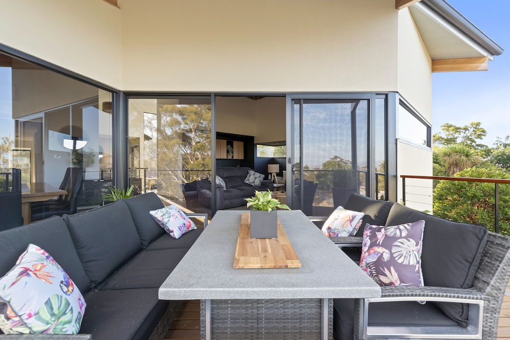 Tree Top Views - 4 Bedroom House