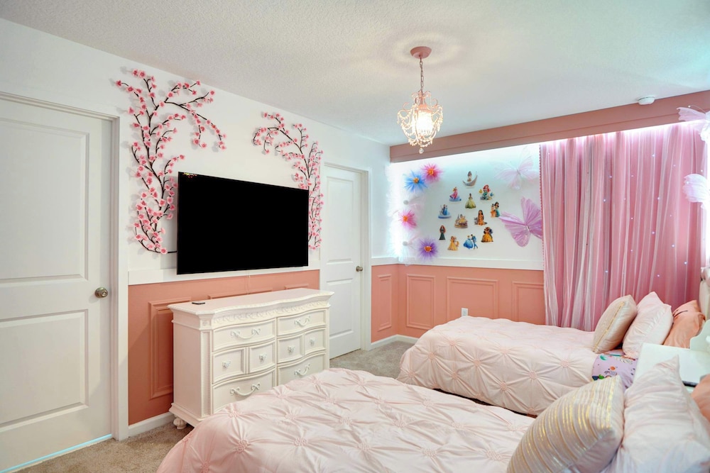 Luxury 7BR Villa, Pool, Spa & Game Room