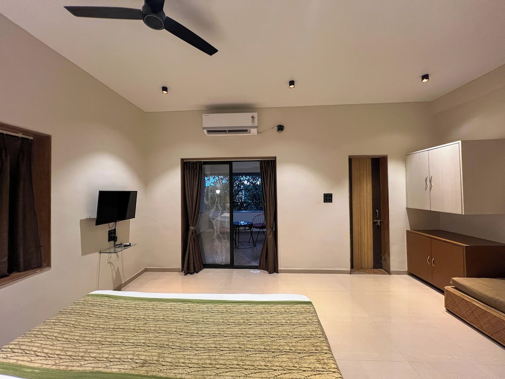 Yash Resort