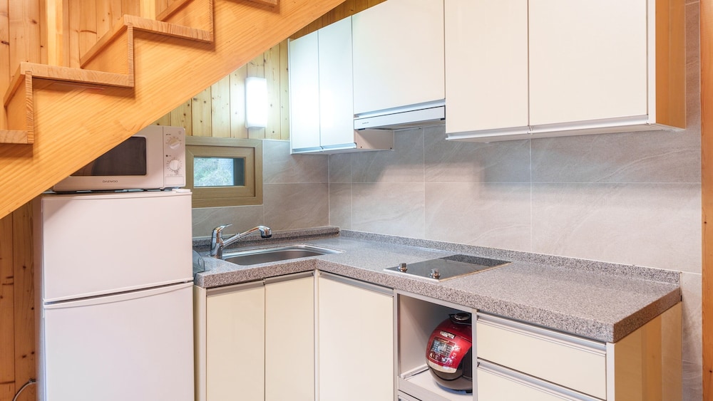 Gapyeong Sanchaek Glamping Pension