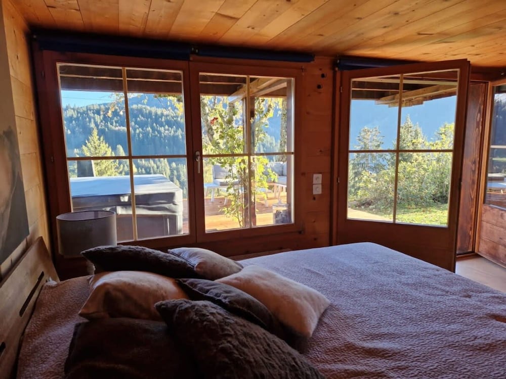 5 BR Gstaad Paradise View Chalet With Outdoor Jacuzzi