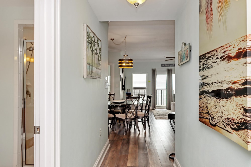 Paradise Shores 305