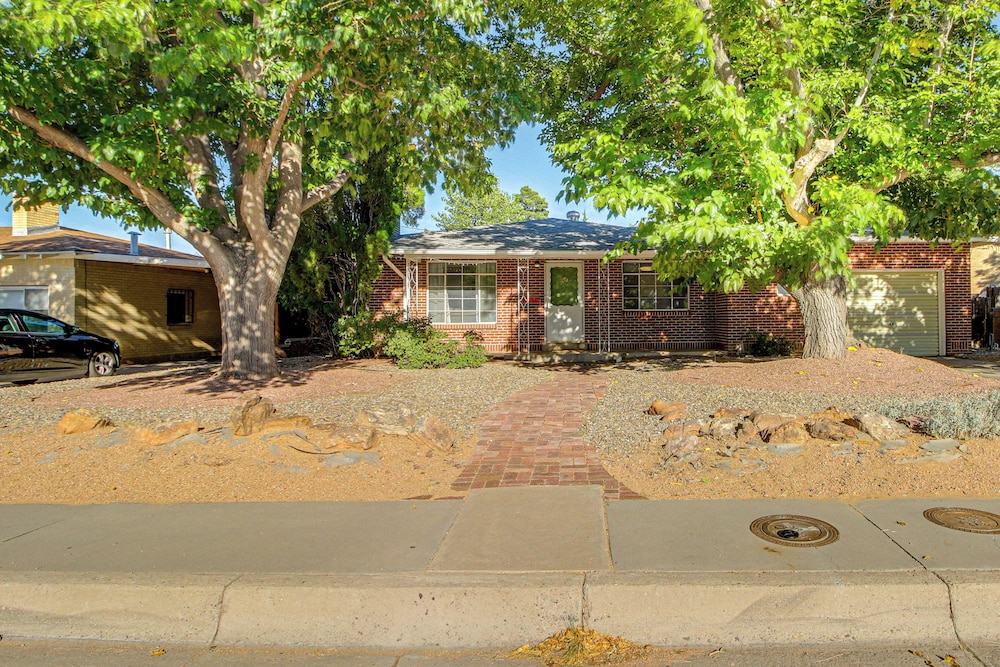 Home w/ Patio: Near Nob Hill, UNM & Kirtland Afb!