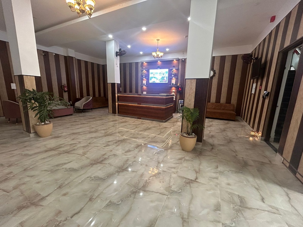 Lobby & Reception
