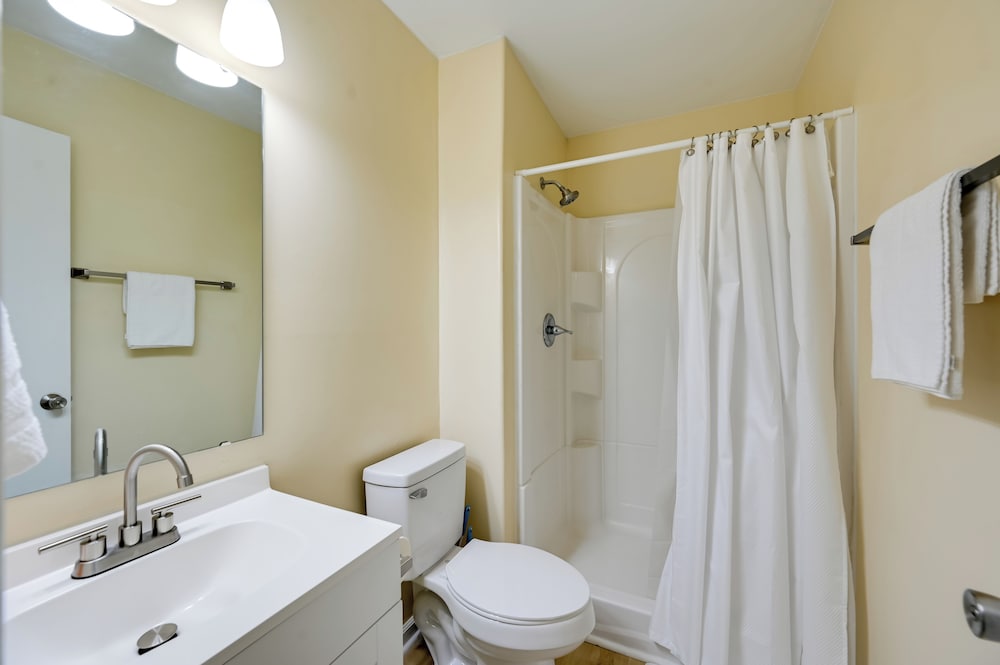 Greenville Getaway: Close to Campus + Stadium!