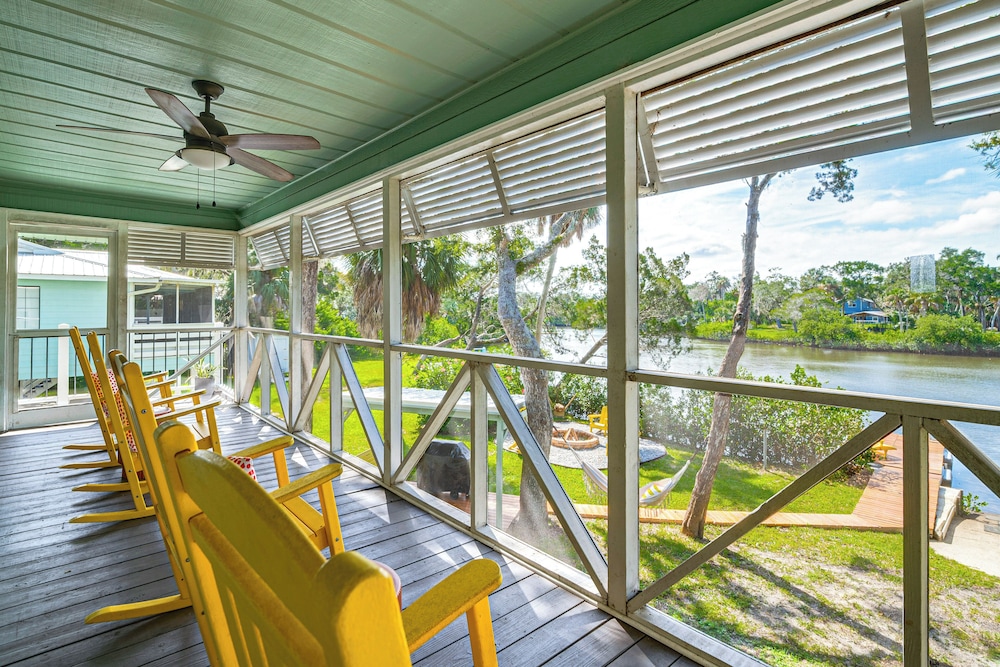 Dock, Hot Tub & Games: Crystal River Family Gem