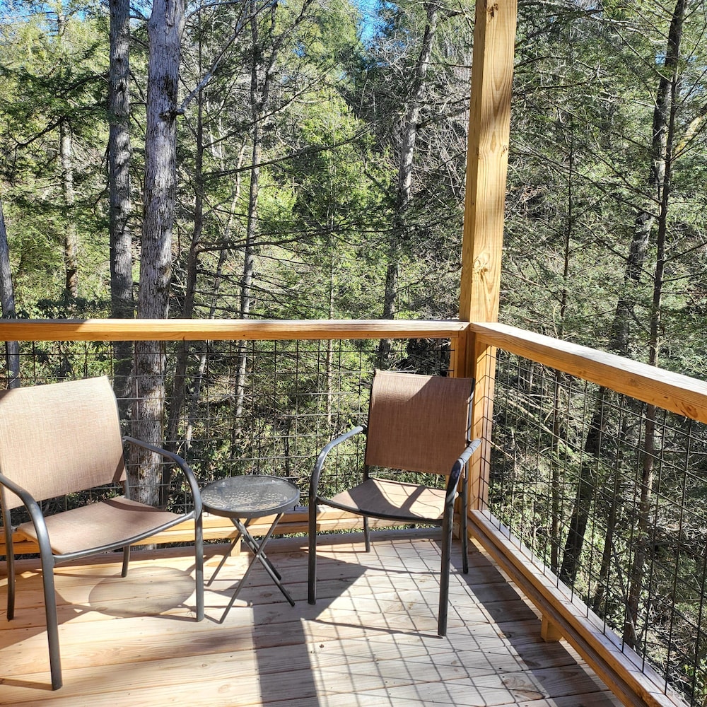 211 Misty Mountain Getaway 4 Bedroom Cabin