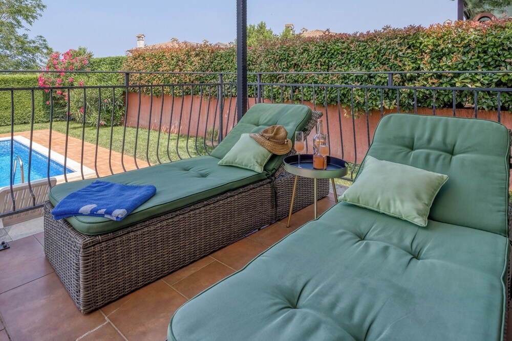 Villa Kristina With Pool