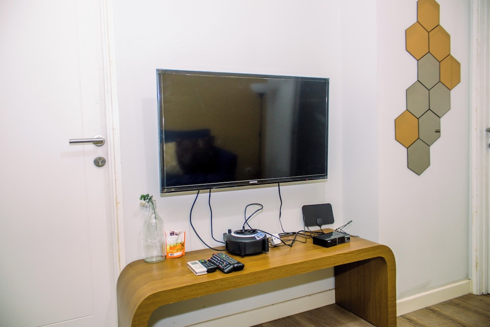 Cozy And Comfort 1Br With Walk In Closet At Pakubuwono Terrace Apartment