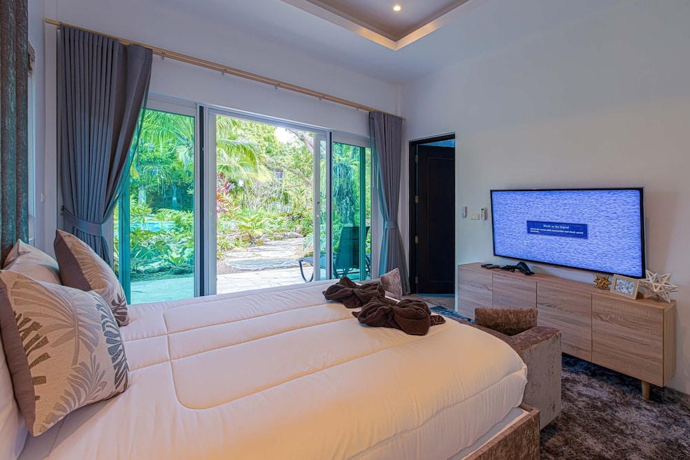 6BR Luxury Tropical Pool Villa PH125 view 3