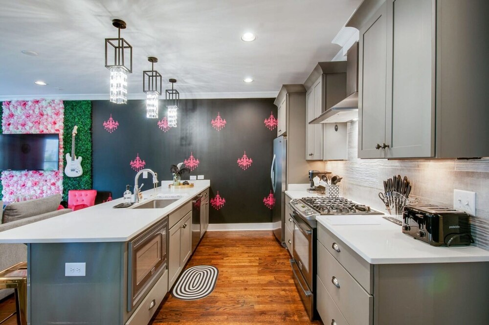 Close to the Gulch - Book Today