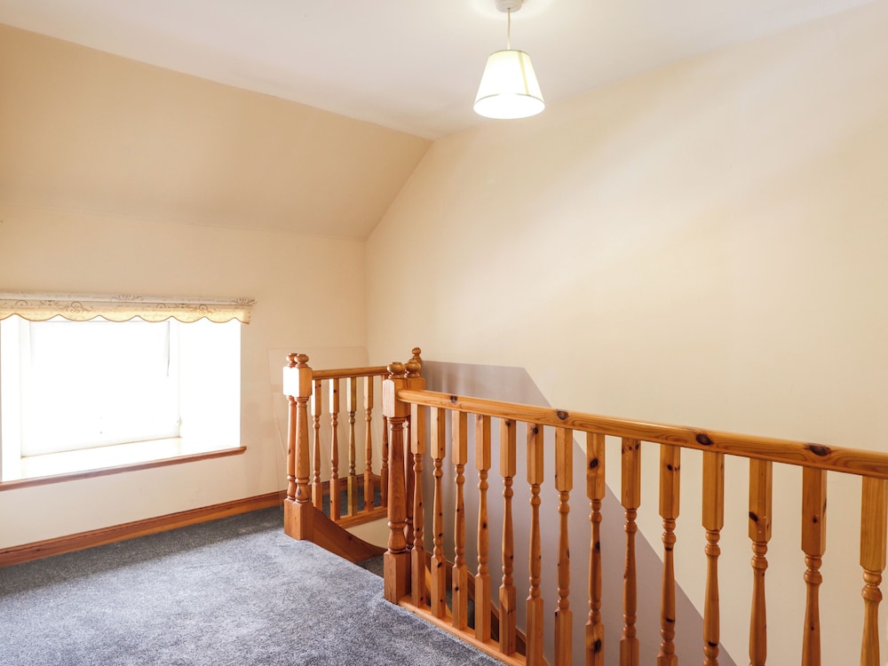 5 Pitgaveny Court