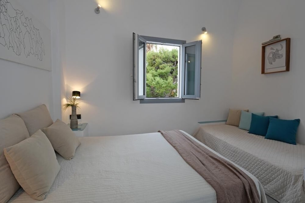 Aegean Studios Perissa