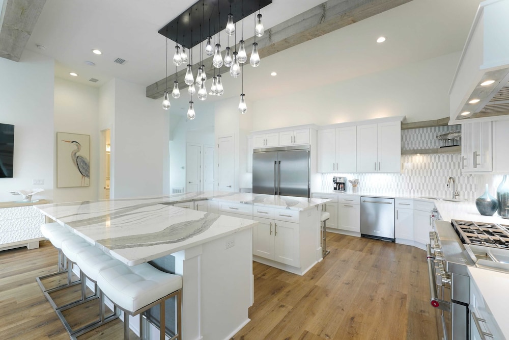 Sleeps 39 2 Luxe Homes w/ Free Golf Cart, Private Pool+spa 3 Blocks to Beach