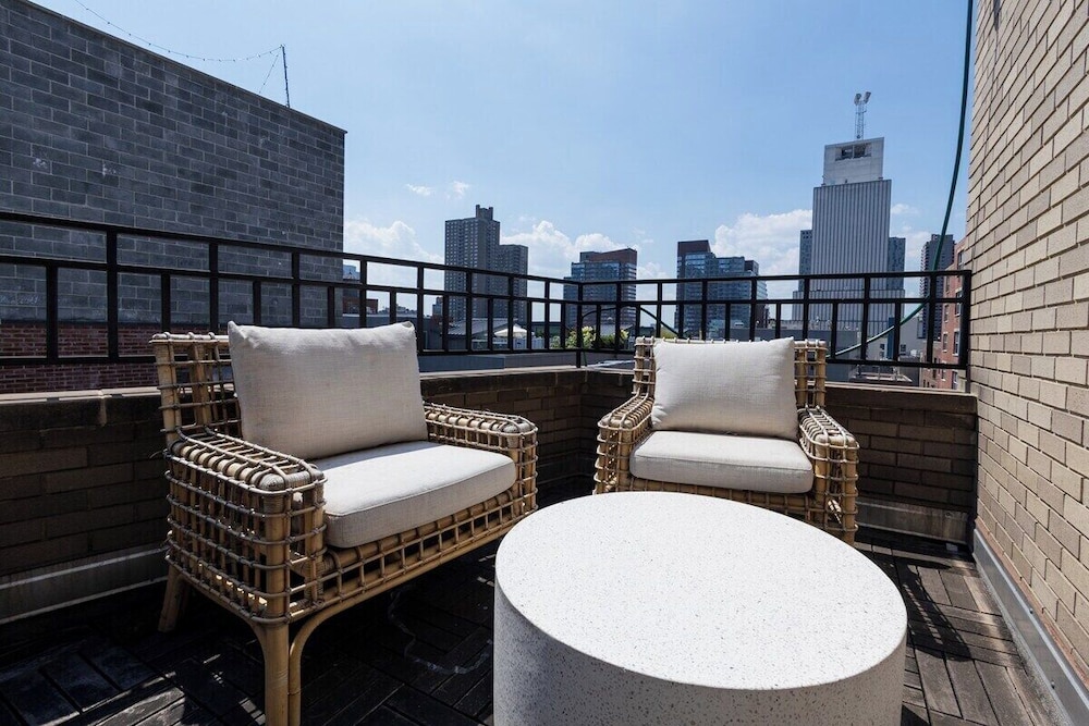 809 Midtown Apartments