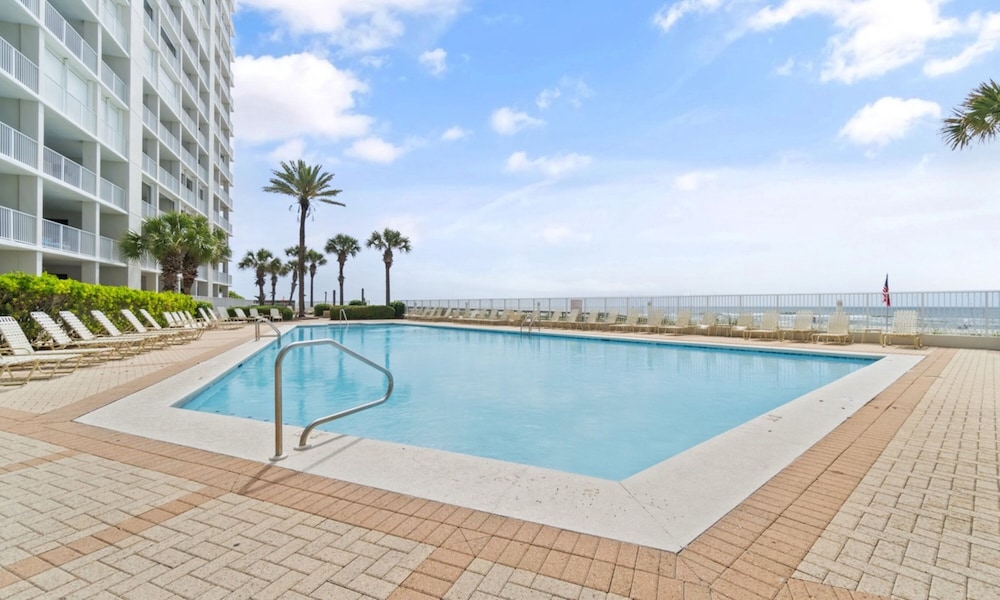 Pelican Pointe by Hosteeva