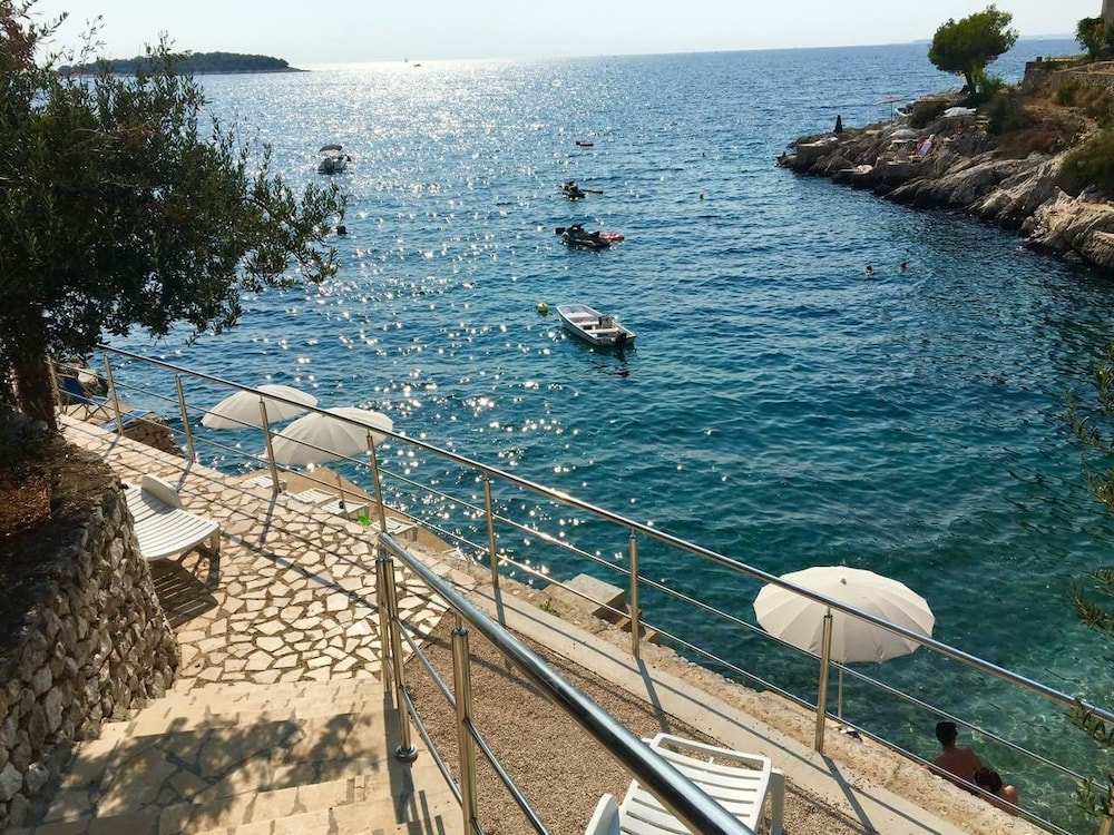 Oaza Apartmani Primosten