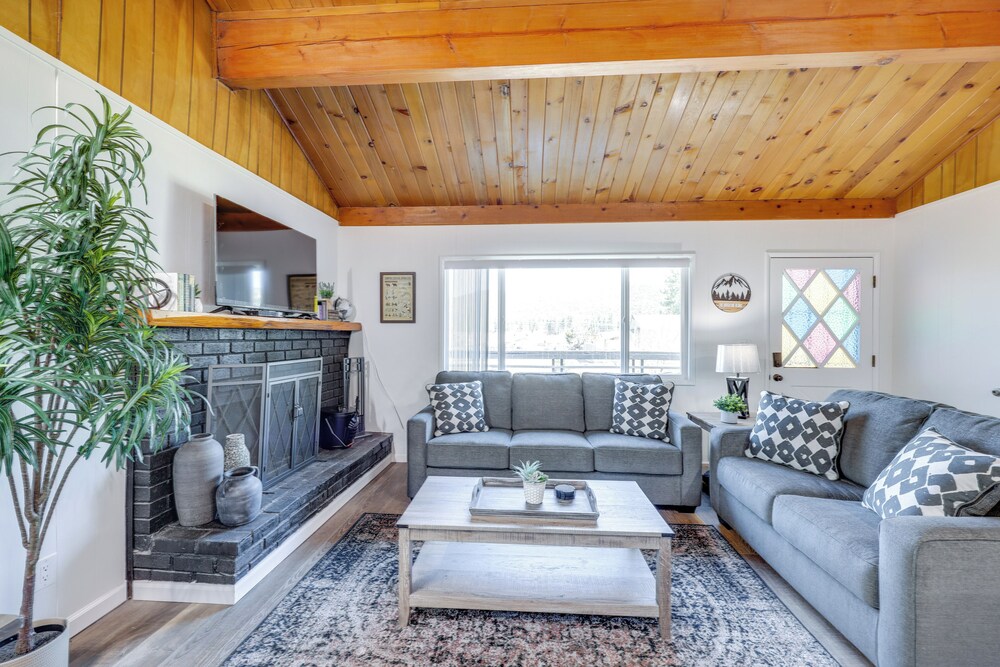 Close to Skiing & Lake: Big Bear Mountain Getaway