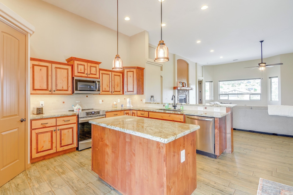 Winter Haven w/ Mtn Views in Prescott Valley