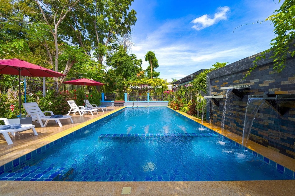 Fantastic Resort Near Town Location BS88