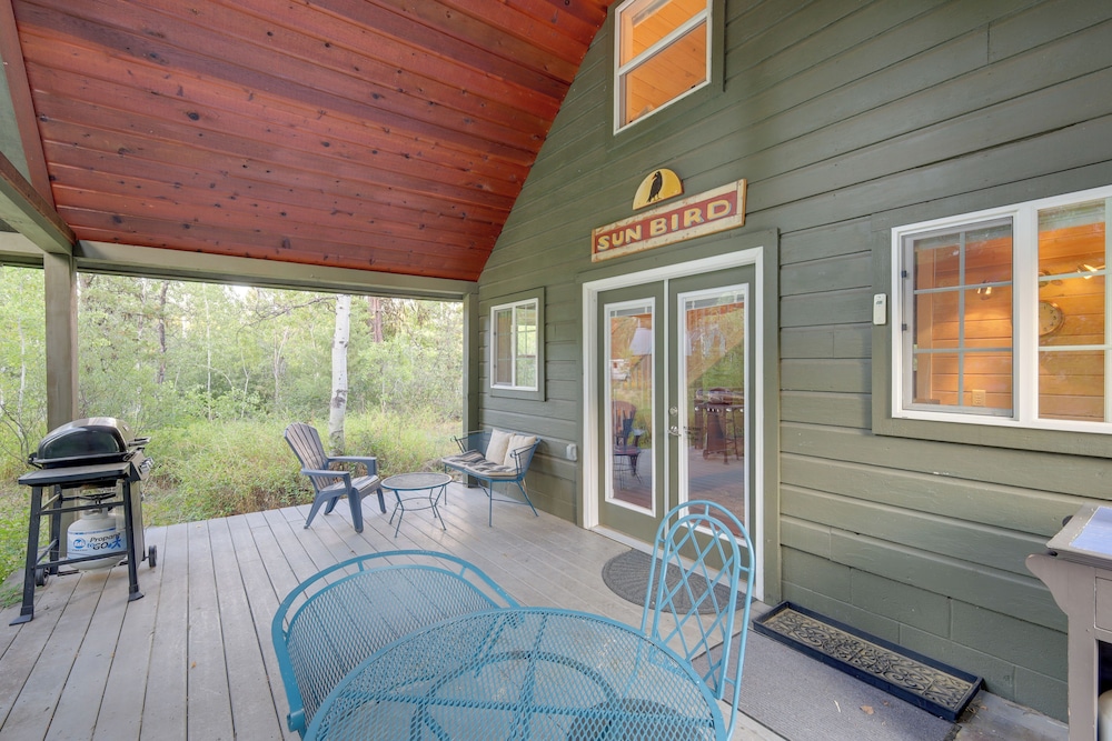 Ski, Hike, Relax By Water: Rustic Mccall Tiny Home