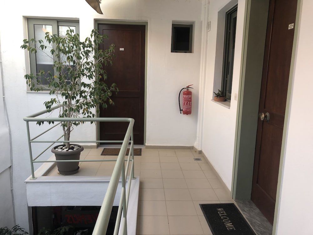 Oleander Apartments