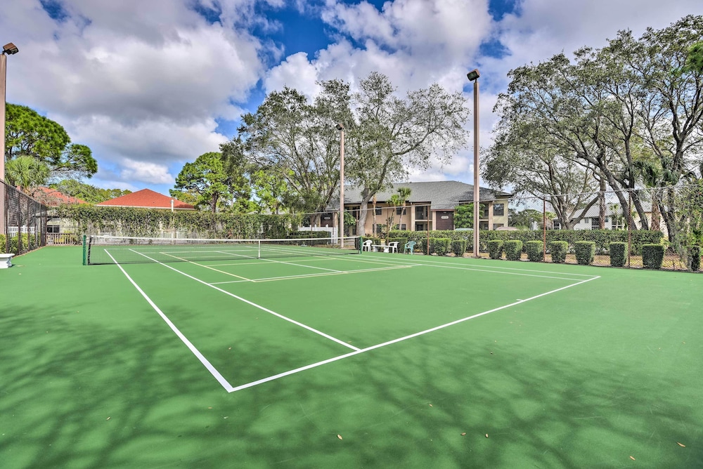 7 Mi to Beach: Condo w/ Pool Access in Bradenton!