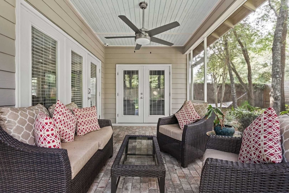 Honey Bee Bungalows by Avantstay Boat Friendly, Pool Access