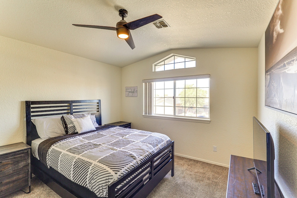 Pool, Games & Patio Bar! Epic Bullhead City Oasis