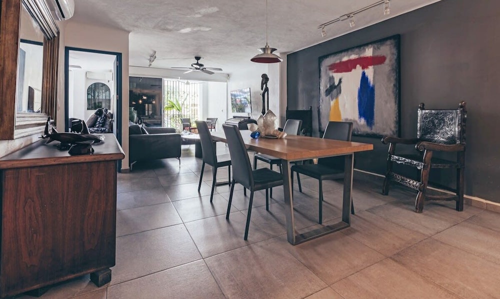 Cozy 2BR King Beds - Rooftop Pool - Fast Wifi