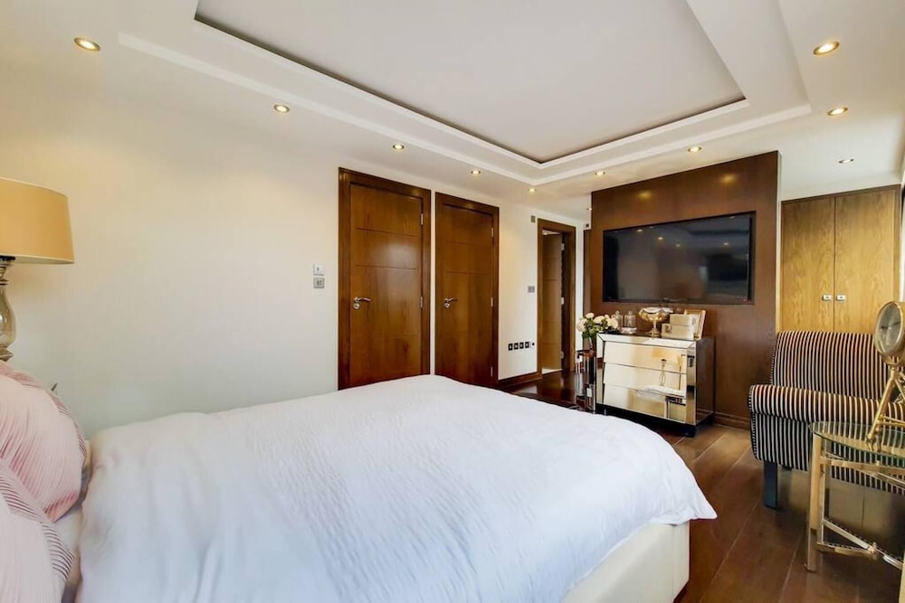 Beautiful Four Bedroom Apartment Behind Selfridges