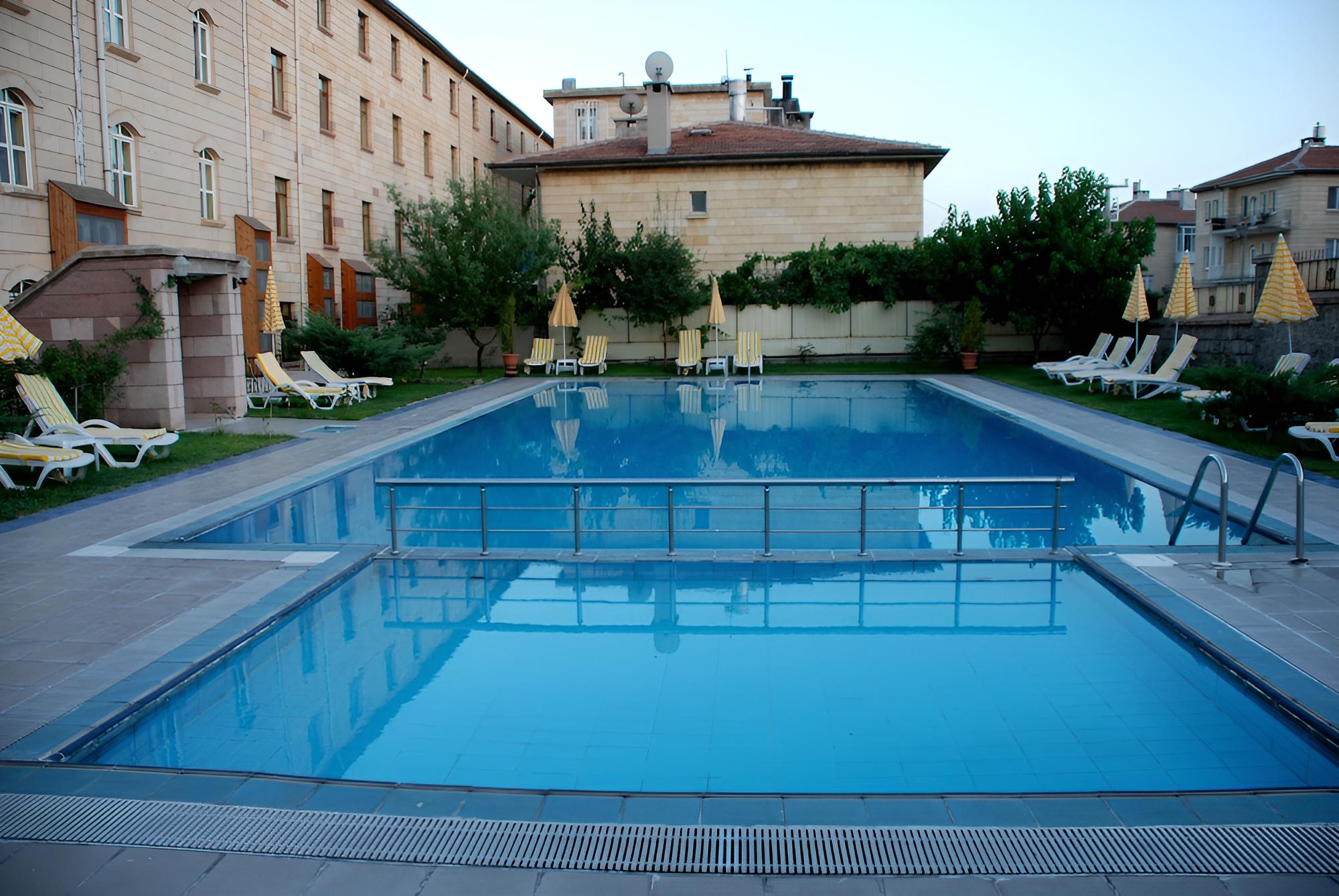 Tassaray Hotel
