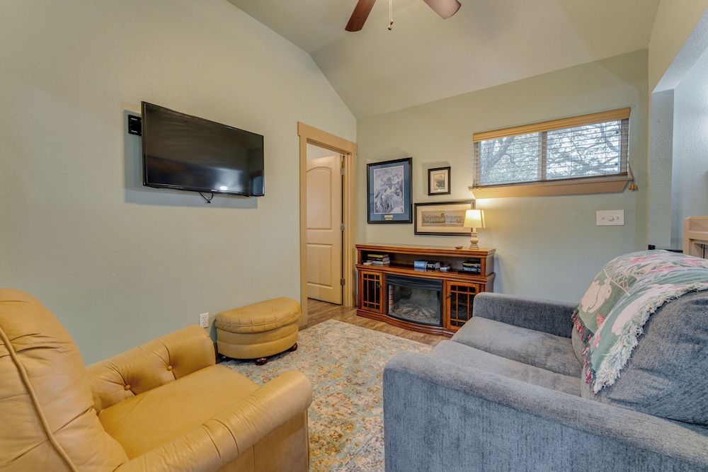 Jack's Cottage: Backyard Oasis in New Braunfels!