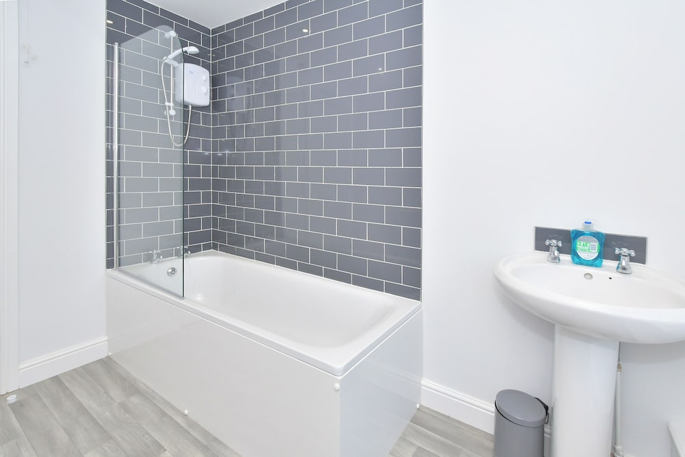 Townhouse @ 272 Walthall Street Crewe view 4