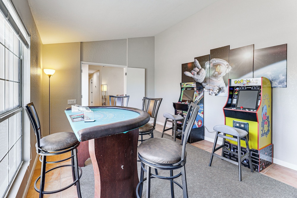 Gilbert Family Home: Games, Private Pool & Patio!