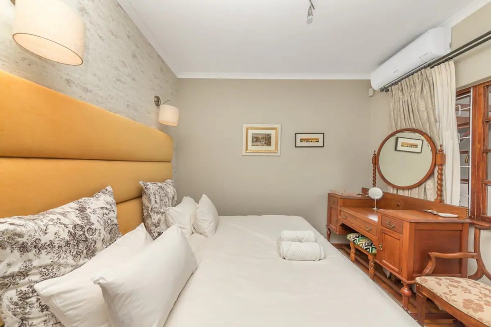 Vintage Apartment With a Peaceful Garden view 3