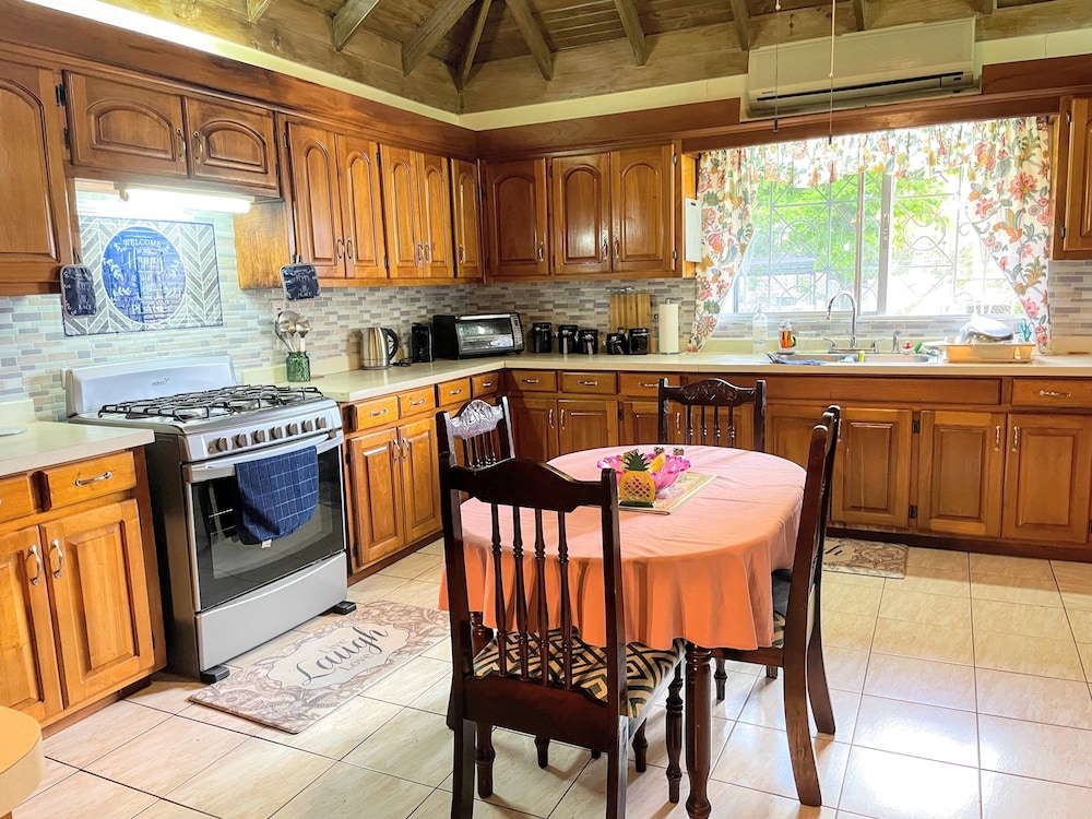 Ironshore Sugarmill Villa W Private Pool 6 Bedroom Villa
