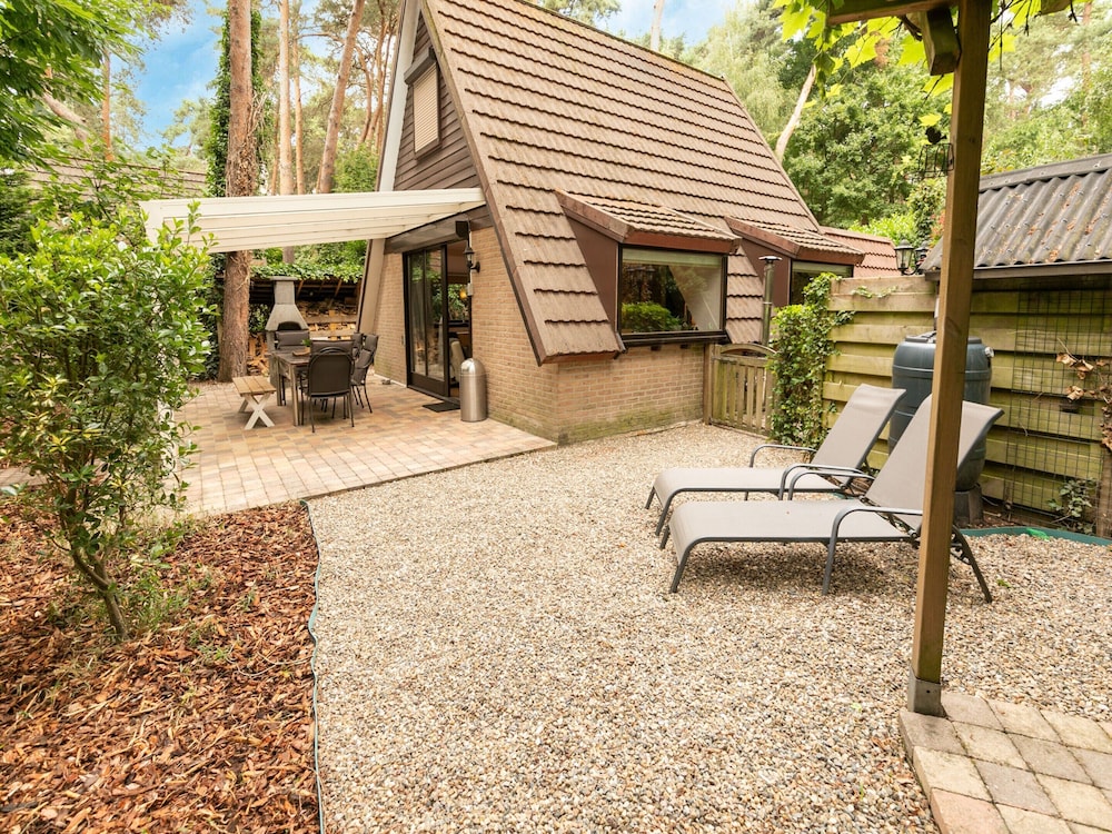 Lanaken Luxe Garden Retreat