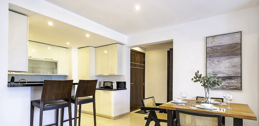 LUX The Bonnington JLT Suite 2
