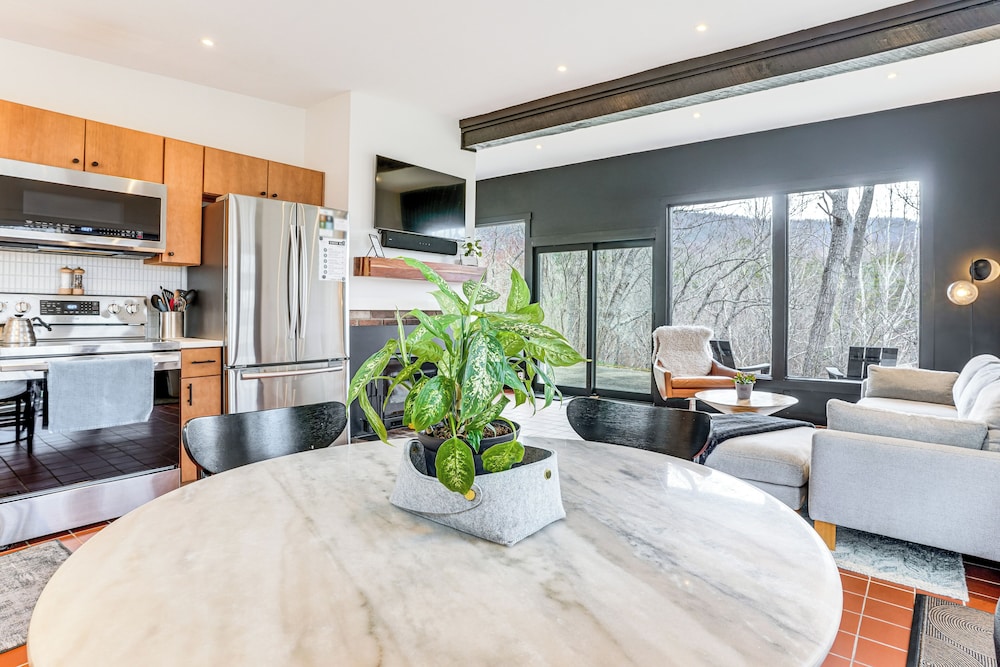 Luray 'black Walnut Cabin' on 2 Acres w/ Fire Pit!