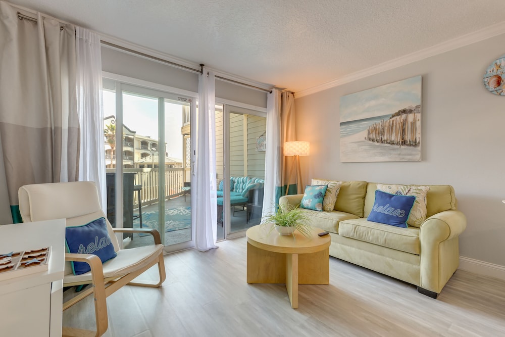 Steps to Galveston Beach: Condo w/ Pool Access